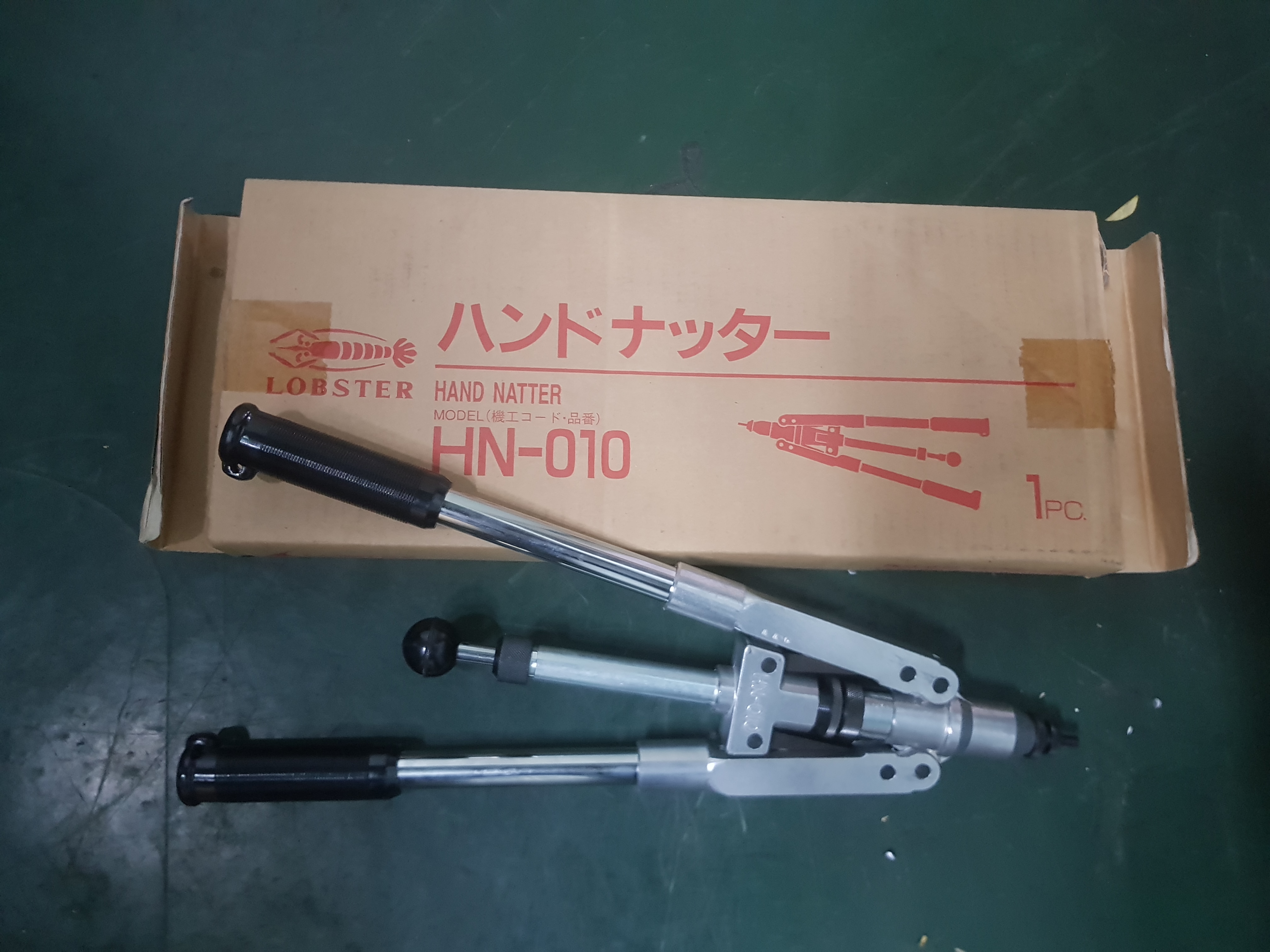 Remachadora manual Lobster HN-010